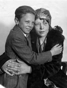 Walter Collins ve Annesi