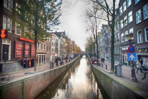 1448959754-amsterdam-red-light-district-day